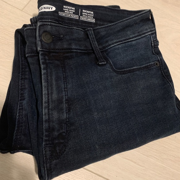 OldNavy rockstar jeans. Barely worn. Petite jeans. - Picture 5 of 7